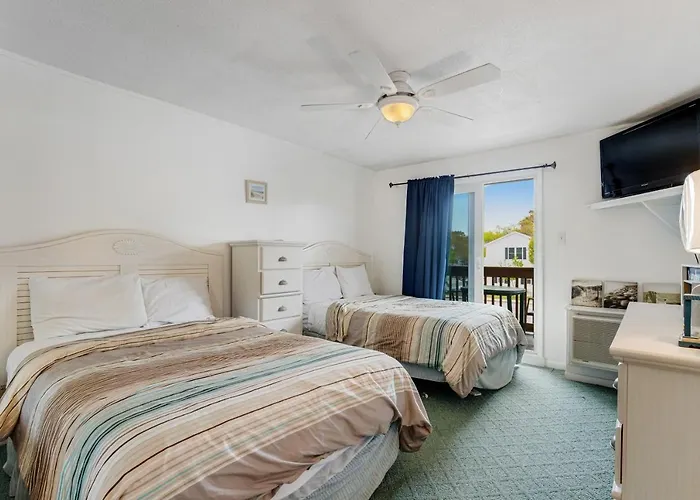 Orleans Court Hotel *